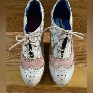 Women's Lace-Up Brogues
